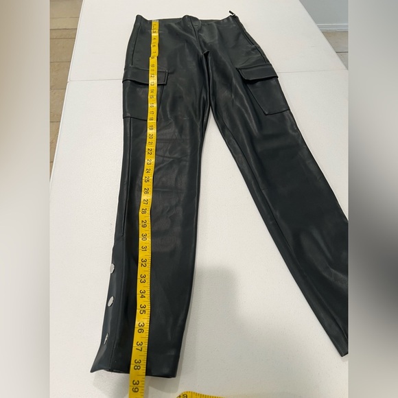 Zara black faux leather cargo pants snap fasteners ankles size 6 - Picture 10 of 11